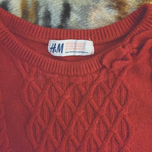 H&M girl's red sweater Size 6-8Y - Picture 2 of 2